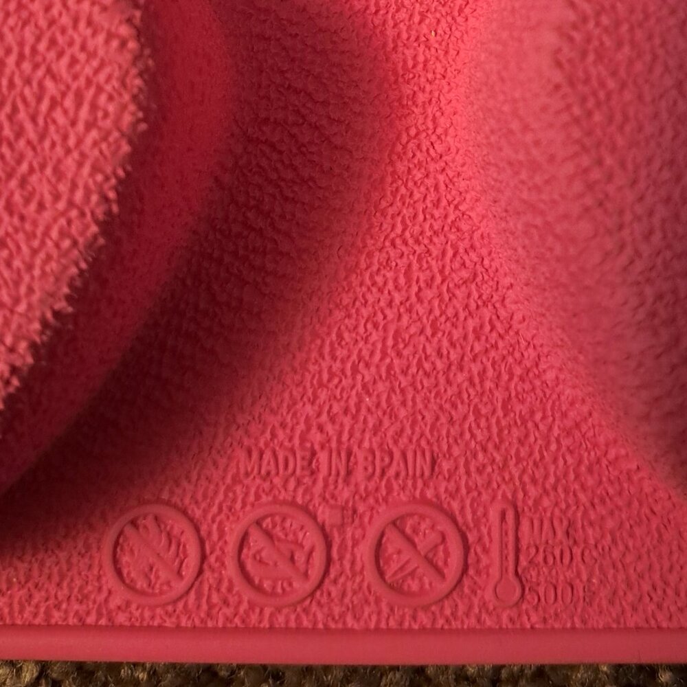 Lékué Pink Heart Shaped Silicone heart baking mold. - Picture 8 of 9